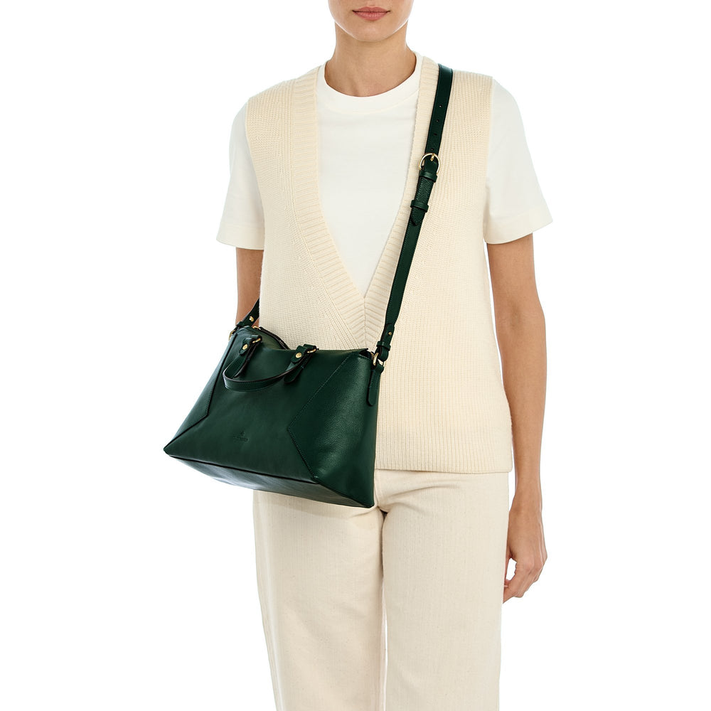 Storia | Boston pour femme en cuir couleur vert oleandro — 
lifestyle view
 — 2 of 7