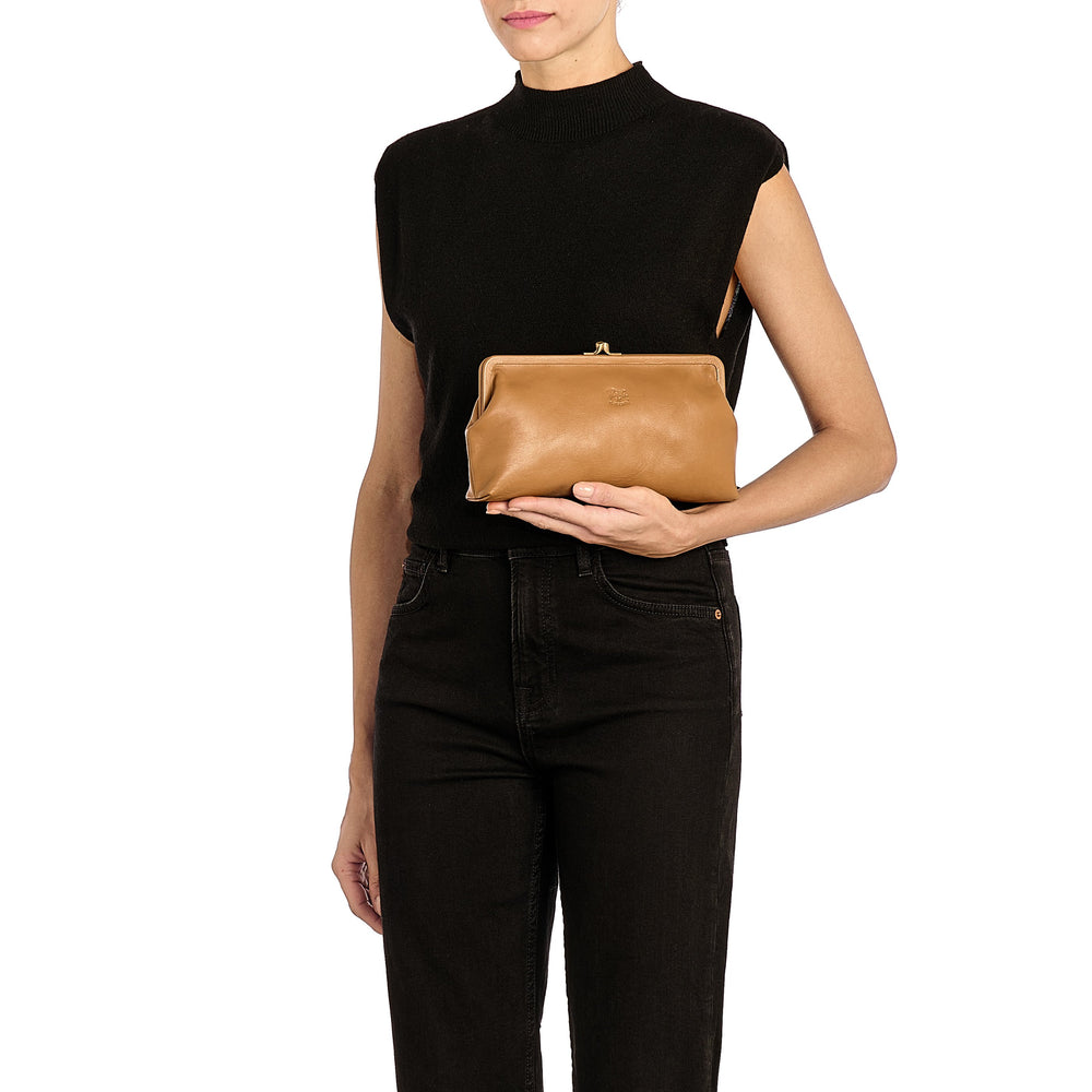 Manuela | Pochette pour femme en cuir couleur gianduia