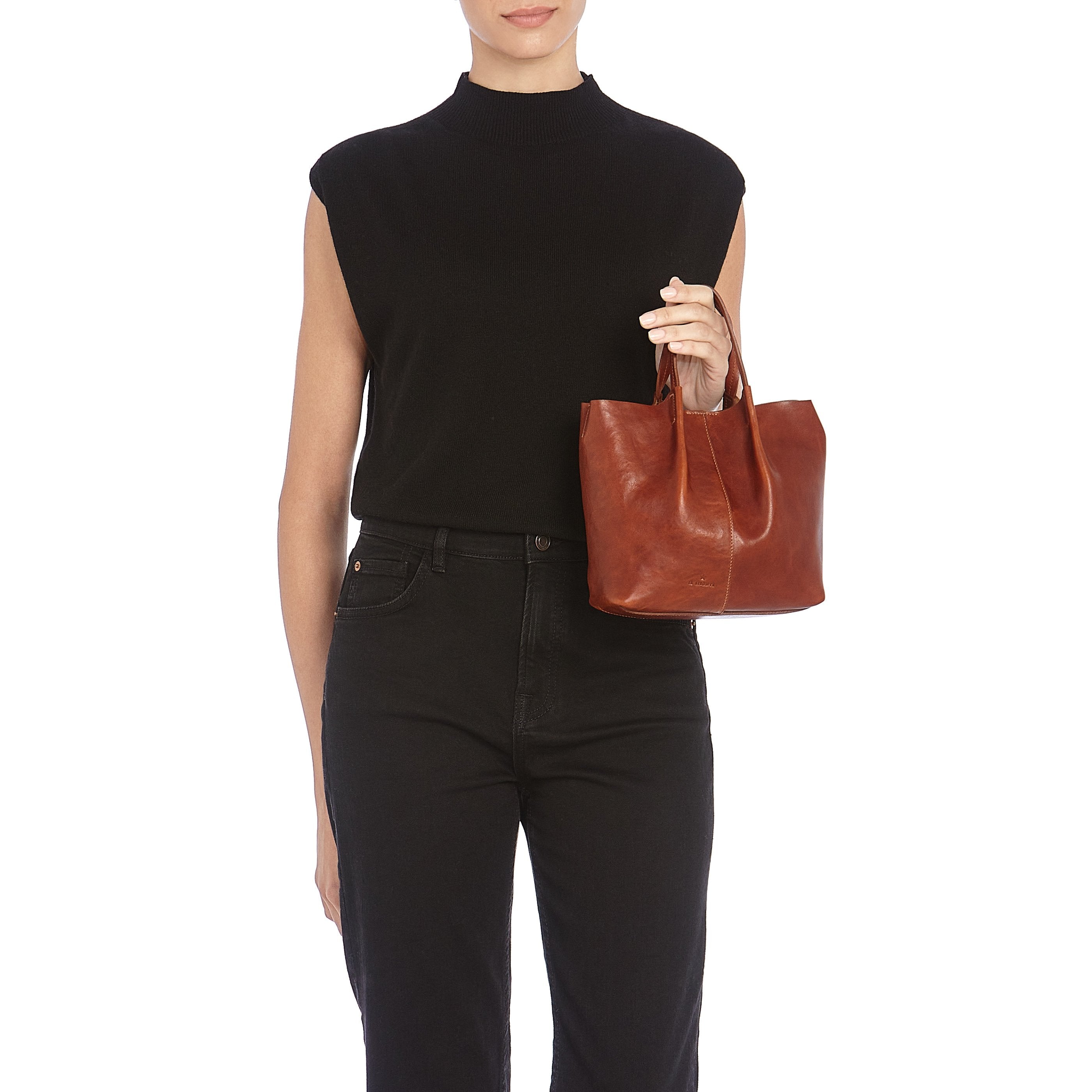 Nina | Women's crossbody bag in vintage leather color sepia — 
product detail view
 — 5 of 8
