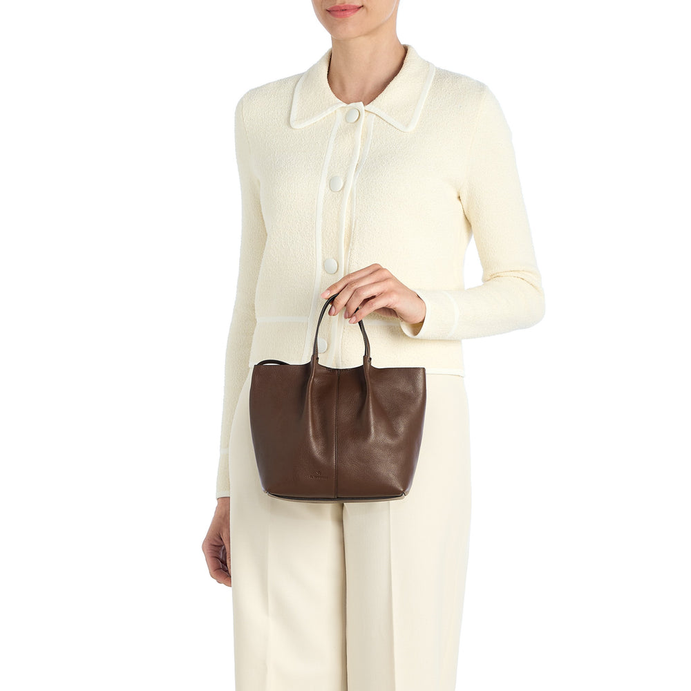 Nina | Sac bandouliere pour femme en cuir couleur marron tabacco — 
product detail view
 — 5 of 5