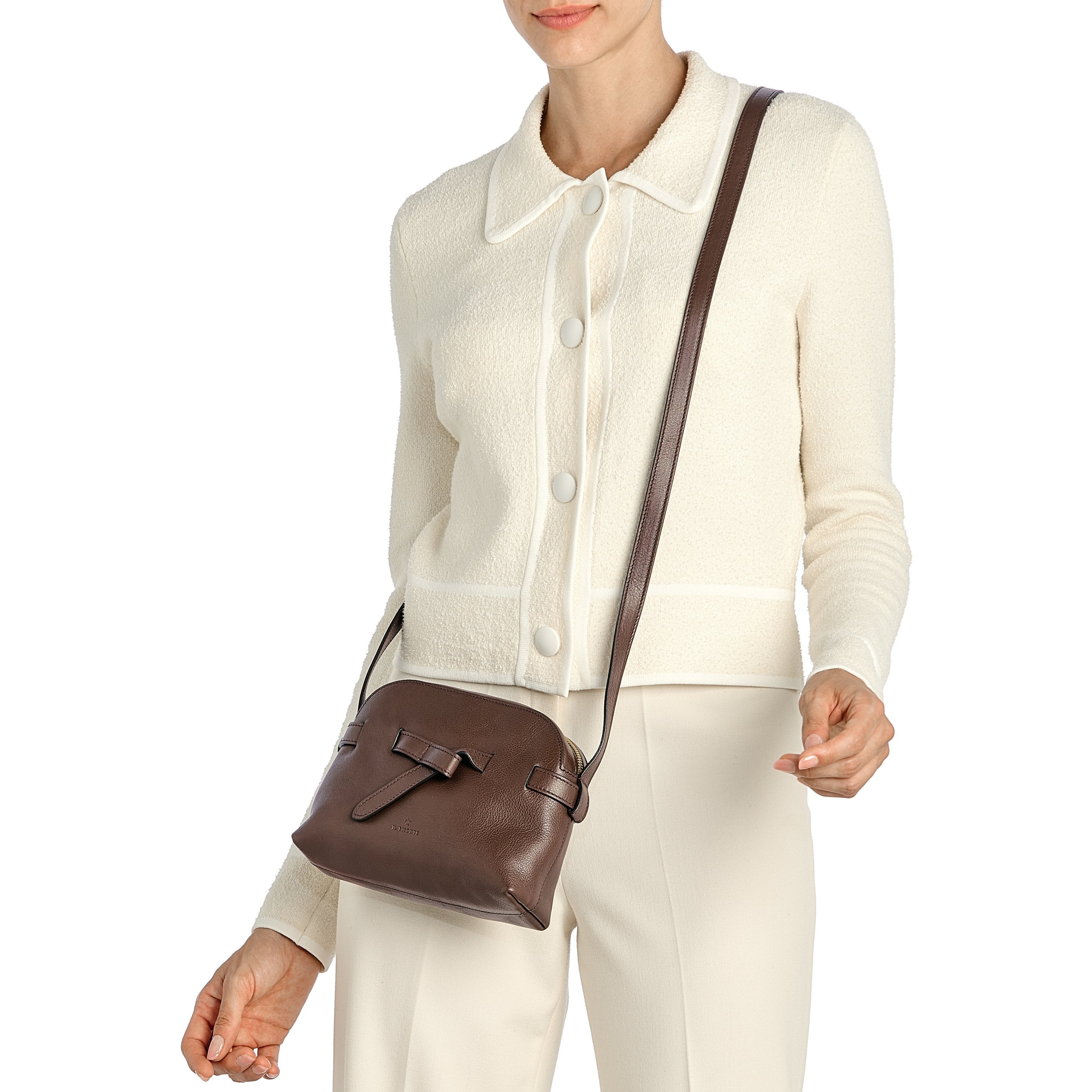 Elisa | Sac bandouliere pour femme en cuir couleur marron tabacco — 
lifestyle view
 — 2 of 6