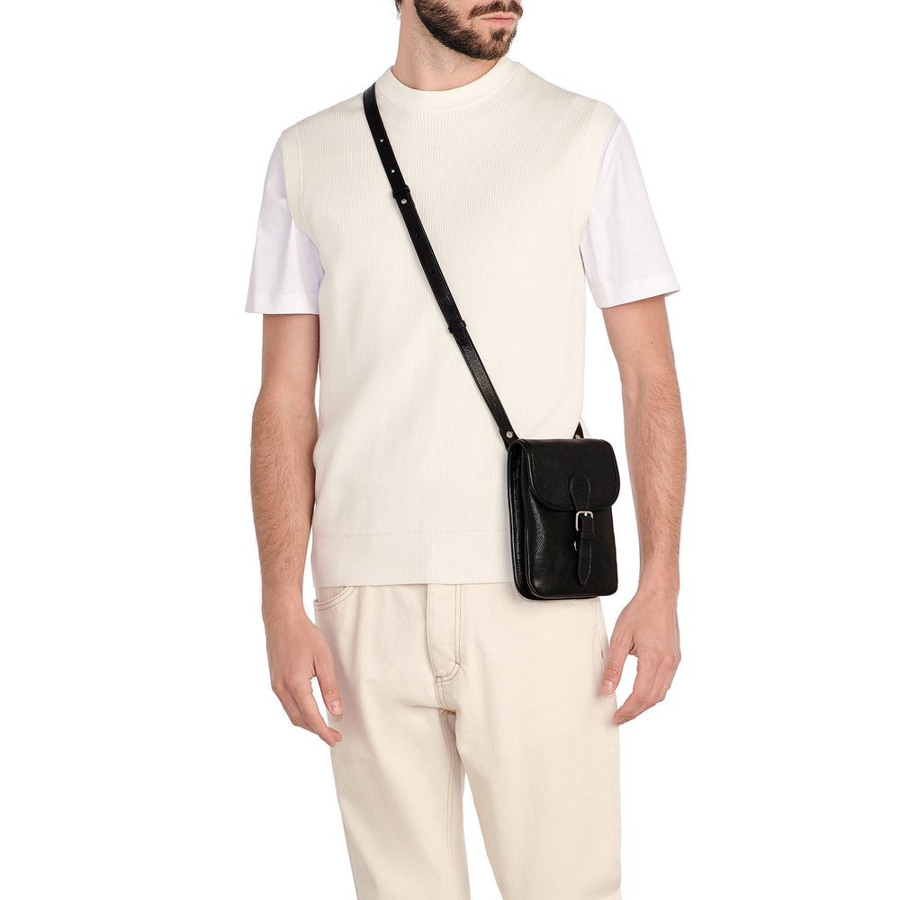 Linea 1990 | Borsa a tracolla da uomo in pelle invecchiata colore nero