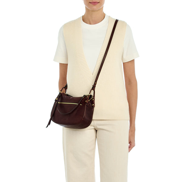 Essenza | Women's crossbody bag in vintage leather — 
lifestyle view
