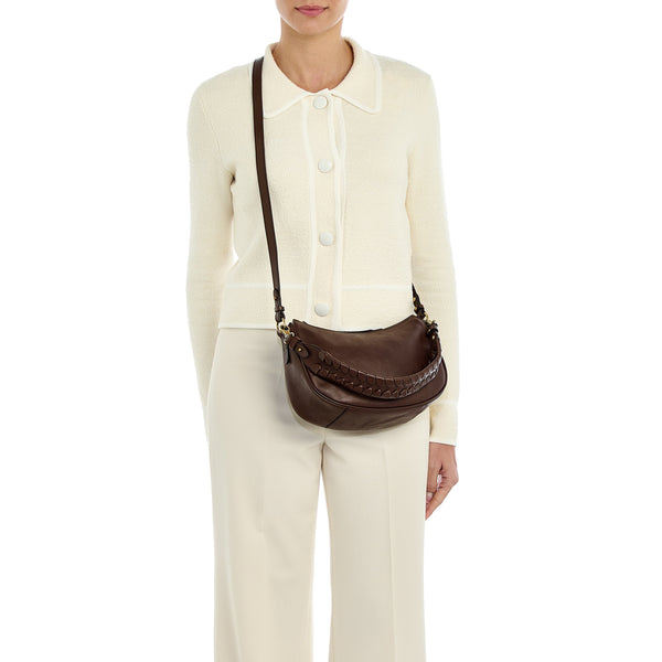 Trama | Borsa a tracolla da donna in pelle colore marrone tabacco — 
lifestyle view
