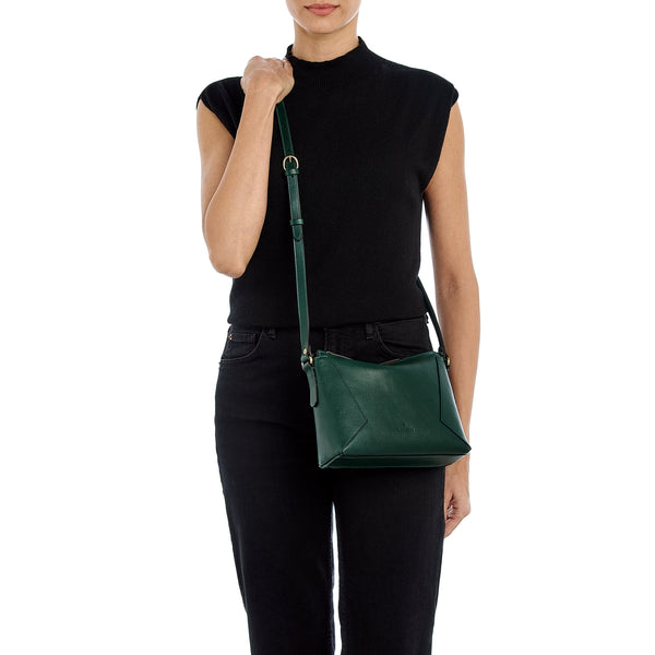 Storia | Sac bandouliere pour femme en cuir couleur vert oleandro — 
lifestyle view
