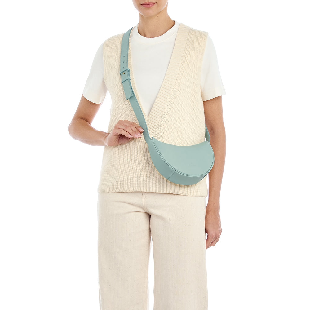 Oliveta | Hobo da donna in pelle colore celeste botticelli