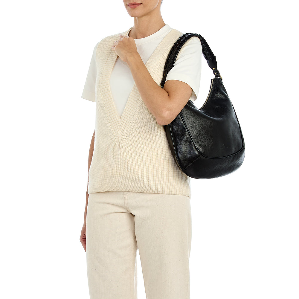 Trama | Hobo da donna in pelle colore nero — 
lifestyle view
 — 2 of 4