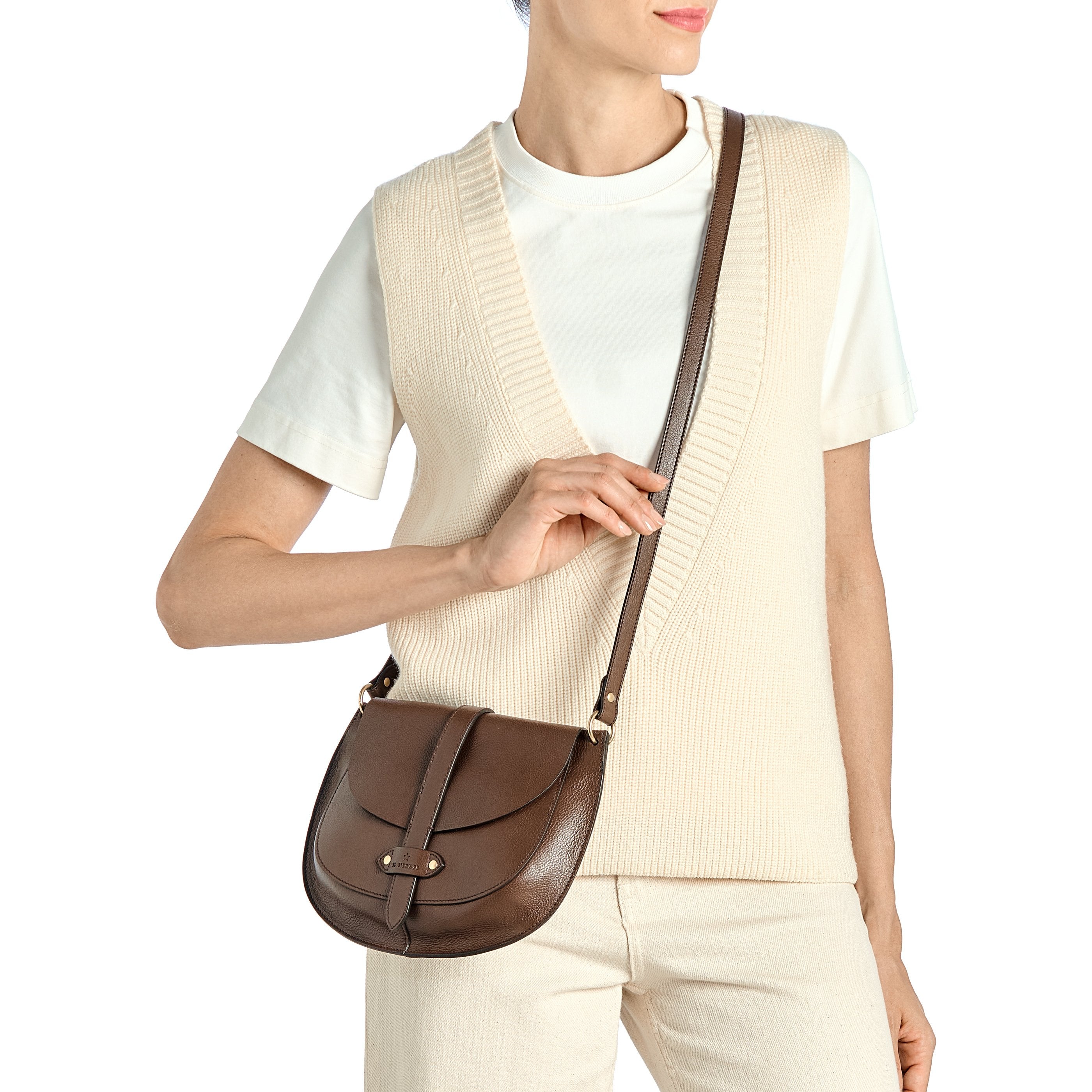 Archivio | Saddle pour femme en cuir couleur marron tabacco — 
lifestyle view
 — 2 of 4