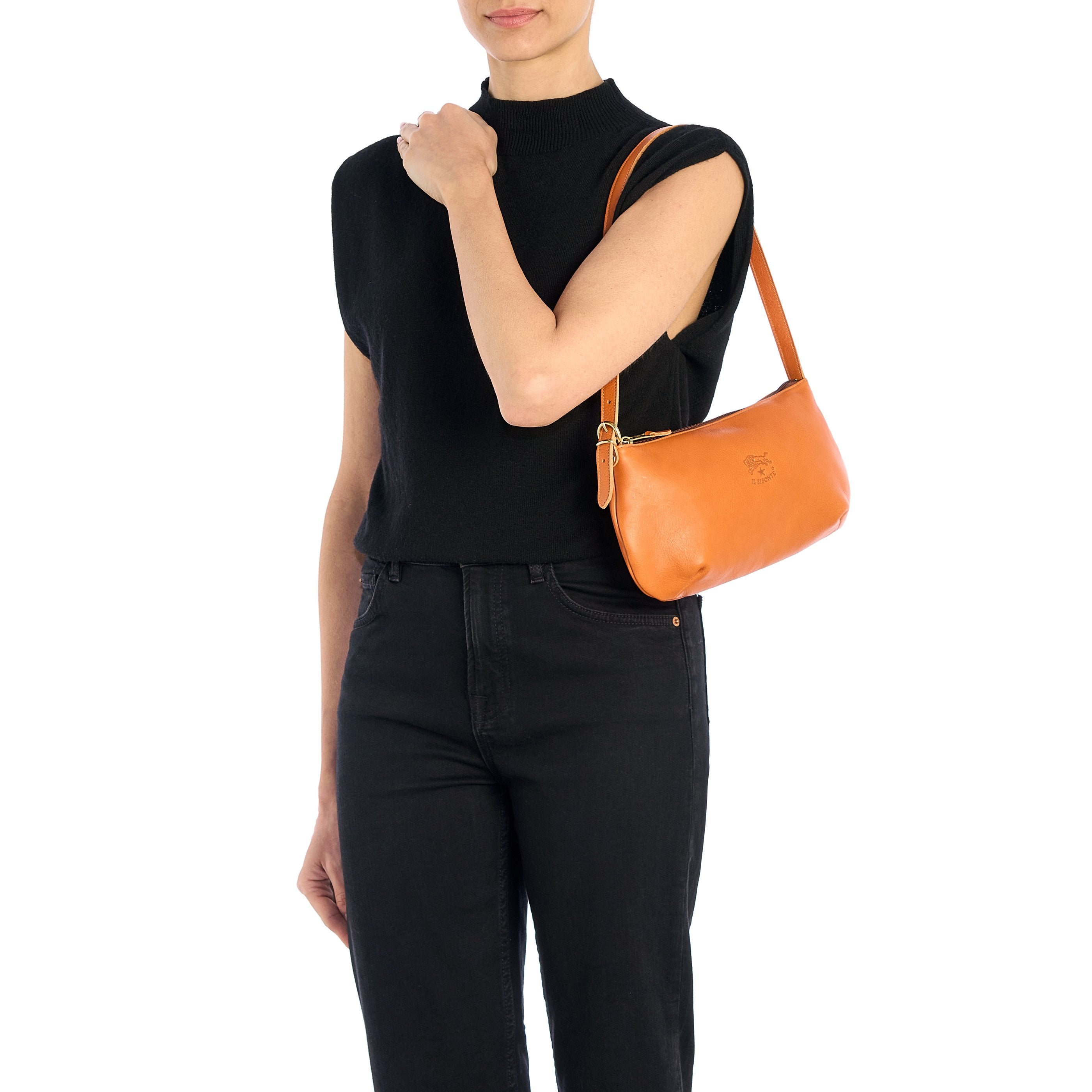 Women's shoulder bag in leather color caramel