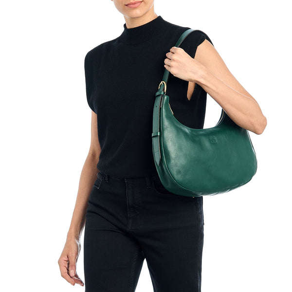 Belcanto | Borsa a spalla da donna in pelle colore verde oleandro — 
lifestyle view
