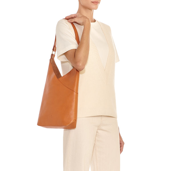 Malibu | Women's shoulder bag in leather color caramel