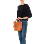 Cristina | Women's handbag in leather color caramel